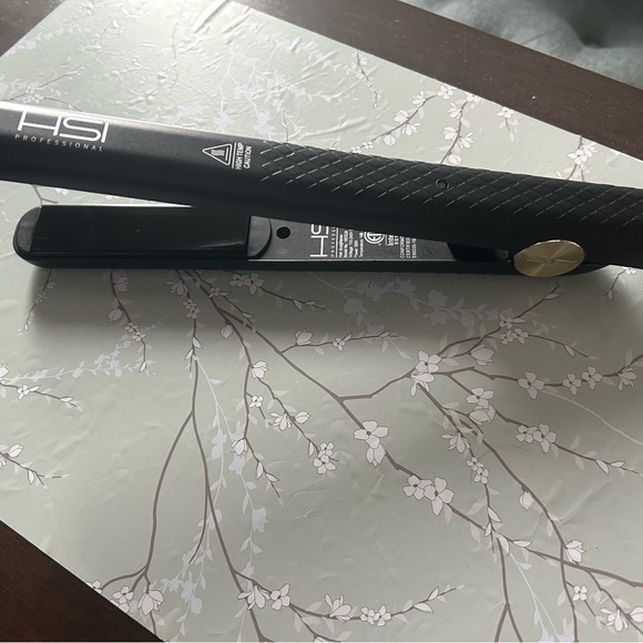 HSI Professional Ceramic Tourmaline Ionic 1” Flat Iron! - Picture 2 of 4